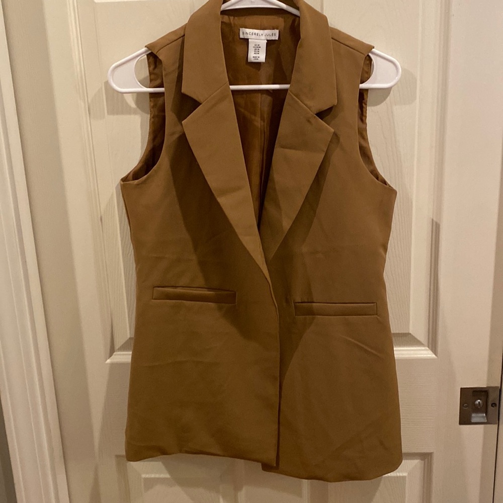 Sleeveless tan blazer